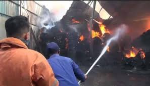 Atas nama cinta yang membara bersemi di musim gugur. Gudang Plastik Di Sidoarjo Terbakar Lima Unit Pmk Kewalahan Jinakkan Api