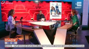 Two couples are friends, but the woman in the couple getting married for adoption purpose has an affair with the man in the married couple with two kids. L Un Dans L Autre Et Une Suite Qui Derange Ont Les Faveurs De Cathy Immelen