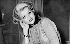 Dry the hair with the brush, using the brush to bend the ends of the hair. Happy Birthday Angela Lansbury See Her First Movie Performance At Age 18