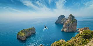 Elle abrite environ 10 000 habitants sur. Gulf Of Naples Top 10 Sailing Holidays Sailsquare