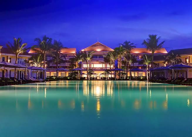Boutique Hoi An Resort sở hữu vị trí sát biển An Bàng, nổi bật với khuôn viên xanh mát và thuận tiện di chuyển đến phố cổ Hội An.