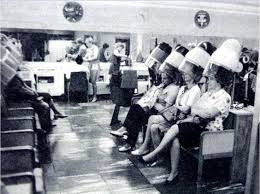 As an aveda concept salon, we exclusively carry aveda products. Casque Sechoir Salon De Coiffure Vintage Hair Salons Vintage Beauty Salon Vintage Hairstyles