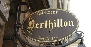 Apres Amorino Au Tour De Berthillon Ile Saint Louis Shopping A Paris Voyage Paris