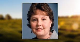 Kathy Lou's Instagram, Twitter & Facebook