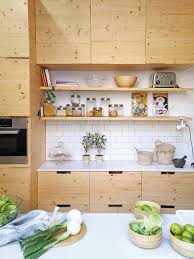 Un Jardin Interieur A Barcelone Planete Deco A Homes World Jardin Interieur Deco Cuisine Salle A Manger
