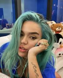 Karol g muy sonriente después de un ensayo con robin antin, pero se queda muda cuando le. 200 Ideas De Karol G En 2021 Famosos Imagenes De Cantantes Cantantes Famosos