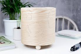Lampe in beton optik und mit holzstamm selber machen ein. Holz Licht Pflanzenliebe Diy Furnier Lampe Selber Bauen