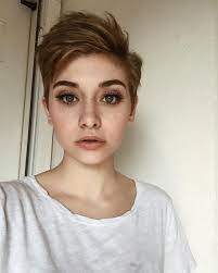 1 812 Likes 35 Comments Sadie Jones Sae Dee On Instagram Twiggy Vibes Lashes Short Pixie Haircuts Short Hair Styles Thick Hair Styles