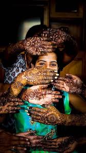 20 Mehendi Clicks Brides Must Have On Mehendi Photography Indian Wedding Photography Poses Mehendi Photography Indian Wedding Photography
