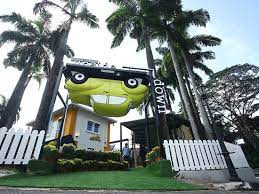 Uniqueness of this attraction the upside down house is a unique exhibition space within malacca city, where visitors can step into an inverted version of a modern malaysian house. Kl Upside Down House Could Be Better Review Of Kuala Lumpur Upside Down House Kuala Lumpur Malaysia Tripadvisor