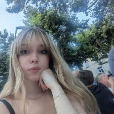 Mollie Lockwood's Instagram, Twitter & Facebook