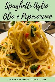 Quick And Easy Spaghetti Aglio Olio E Peperoncino Explore Cook Eat Recipe In 2020 Easy Spaghetti Tasty Pasta Aglio Olio