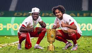 .striker joshua zirkzee to play for nigeria may have hit the rocks following his comments to vtbl. Fc Bayern Munchen Joshua Zirkzee Verrat Seine Besten Mitspieler
