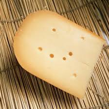 Aliments Riches En Cholesterol Le Gouda En 2020 Fromage Fume Fromage Fait Maison Alimentation