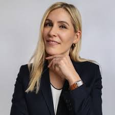 Starting the new week with the next video in our E.ON "International  Graduate Programme" Series🚀 Daniel Oberheide and I had a chat with our  fellow trainee Haoyu Sheng from China, discussing her… |