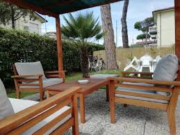 2020lu160 affittasi a lido di camaiore appartamento posto al piano terra rialzato di edificio con 4 unità abitative con resede comune, e così composto: Lido Di Camaiore Bifamiliare Con Giardino Lido Di Camaiore Casa Vacanze Villa In Bifamiliare Con Giardino E Posto Auto