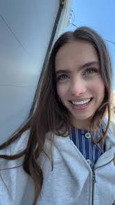 Maggie Thurmon's Makeup Routine for the Grammys 2025