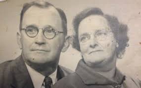 4 generations of Baxter's Left to right Gary Baxter ( grandson ) , Thomas  Baxter ( grandfather ) John Baxter ( son ) and in front Jeremy Baxter (  great grandson )