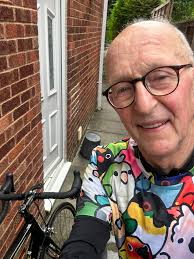 Steady 39 miles around Womersley, and up to Fairburn to get in a bit of a  climb. Hit max pulse warning (145) into Fairburn, but in 21 cog instead of  32 after