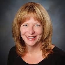 Betsy Reynolds's Instagram, Twitter & Facebook