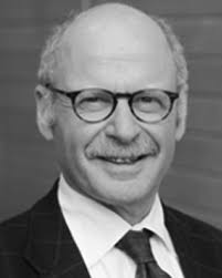 Deoxygenation of biobased molecules by decarboxylation and decarbonylation 