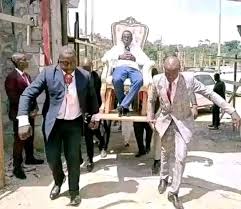 042Gists - Meet Pastor John Mwangi of Revival church in Githurai, Kenya. According to him, the servant of God cannot walk on sinful ground as He is Holy and close to God