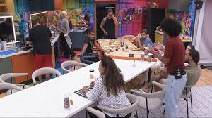 Breno e Matheus discutem em cozinha do BBB 26: 'Apesar de eu ser calmo, não sou bobo'