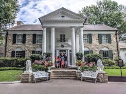 13 Reasons To Visit Graceland Even If You Re Not An Elvis Fan Graceland Graceland House Graceland Mansion