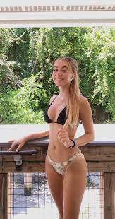 Teenager stunner with ideal bikini figure - MyTeenWebcam