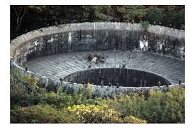 A Dakhma In Mumbai India Where Local Zoroastrians Leave Their Dead To Be Consumed By Vultures Weird World Cemeteries Strange