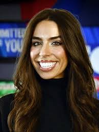 Carolina Fox's Instagram, Twitter & Facebook