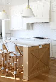 White Full Overlay Cabinets Combine With Quartersawn White Oak Island To Create A Warm Welcoming Kitchen Minnesota Cab Home Decor Oak Cabinets White Kitchen