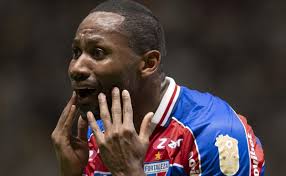 Tinga cumpre missão de parar Wesley, do Corinthians: 'Estudei ele'