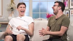 Two siblings share their friday night dinners at their parents home and, somehow, something always goes wrong. Simon Bird And Tom Rosenthal Tuck Into Friday Night Dinner Lorraine