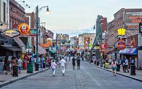 Memphis is not new, memphis is everywhere. matteo thun described memphis as a mental having broken free from memphis, sottsass concentrated his energies on his own architectural. Memphis Die Stadt Von Elvis Reisesofa