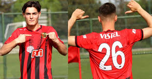 Yeni sezonda eses yine nike marka forma giyecek. Sinirli Sayida Forma Satisa Sunuldu Eskisehirspor Haberler Eskisehirspor Com