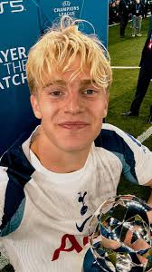 Rob Mackenzie (@MacRob85)