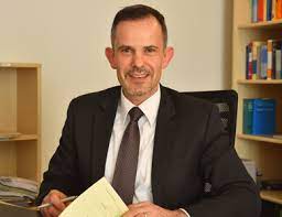 So erreichen sie das notariat mit dem auto: Notar Team