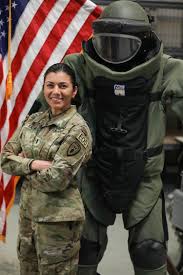 Rare Female Officer In Dangerous Army Eod In 2020 Army Career Fields Winter Jackets