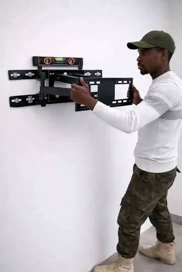 Dartford specialist installing TV bracket on residential wall