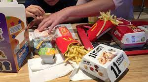 Bts meal akan menyajikan makanan yang terdiri dari selera para anggota bts. Ex Mcdonald S Chef Warnt Esst Kein Fastfood Stern De