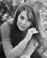 Shop a wide array of designer fashion necklaces, earrings, bracelets, and rings from natalie wood designs. Natalie Wood 15 Seltene Aufnahmen Der West Side Story Ikone Vogue Germany