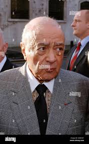 Mohamed al Fayed arriva all'inaca della morte di suo figlio, Dodi Fayed, al  Wray Park di Reigate. Ha seguito l'apertura di un'inchiesta prima di oggi  presso il centro conferenze della Regina Elisabetta