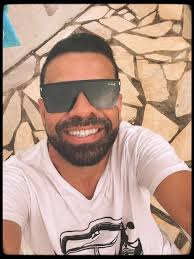 Depois desta experiência e luto, por favor não se permita ser dure..  Continue sendo amor e tudo que for de bom. Perde sempre quem não valoriza o  que você tem de bom