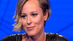 Scalati, asimmetrici, lisci e con boccoli o leggermente mossi. Giro D Italia A Verona Federica Pellegrini Sfoggia Un Nuovo Taglio Di Capelli In Rosa