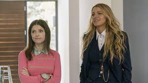 Un pequeño favor, es una película posmoderna suburbana de humor negro con mucho estilo dirigida por paul feig, que se centra en stephanie smothers (anna kendrick), una madre vloguera que busca. Un Pequeno Favor 2018 Critica Disfrutable Coctel Donde Flaquea El Suspense