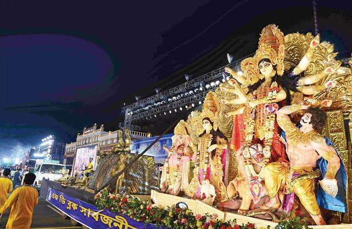Red Road to dazzle as Kolkata bids grand farewell to the Goddess; Around 95 pujas to take part in carnival