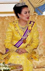 Its original founders were ethnic minangkabau émigrés from sumatra who probably arrived during the heydays of the melaka sultanate, which attracted muslims from around the region to seek their fortune. Warisan Raja Permaisuri Melayu Dymm Tuanku Ampuan Besar Negeri Sembilan Tuanku Aishah Rohani