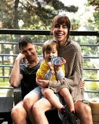 Uraz kaygılaroğlu'nun ( klavye delikanlıları kuzen volki ) kızı ada. Uraz Kaygilaroglu Ve Melis Isiten Bosaniyor