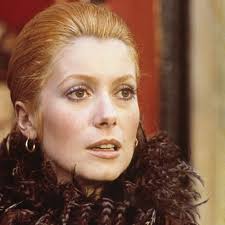 Fille d'une comédienne et d'un directeur de doublage à la paramount, elle a deux soeurs, sylvie et françoise. Catherine Deneuve Jung Funny Minions Memes